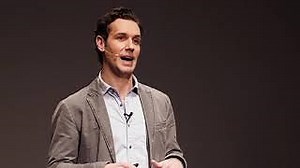 Why scientists and artists should hang out more often