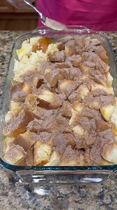 Best Baked French Toast - So easy to whip this up for a crowd. This will be your families new brunch favorite. #frenchtoast #brunch | Rebecca JS