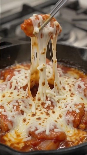 Cheesy Korean Fire Chicken (Buldak)