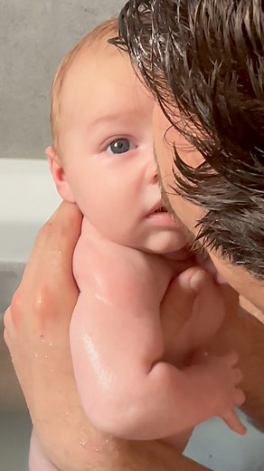 Zayn’s new favourite song! Bobbin Along from Disneys Bedknobs & Broomsticks. My dad used to do this with me when I was a baby so I’m just carrying in the tradition. Sam had never heard of it, now she knows it word for word. 🤣👶🏻🛁 #baby #babies #disney #funnyreels #funny #fypシ #fypシ゚viralシ @top fans | Ryan Swain