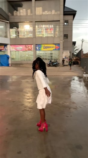 Phoebe Zoe on Instagram: "The floor was very slippery. Watch to the end to see how I handled the situation #goviral #reelsfypシ゚"