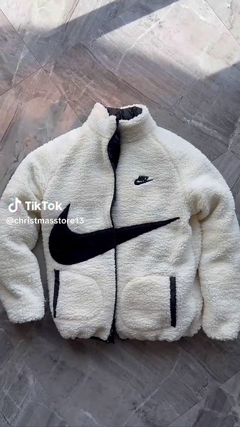 Двох стороння куртка NIKE: Водостійка та стильна