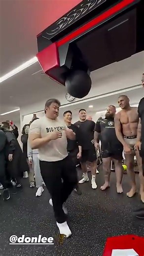 佩雷拉在韓國和馬東錫打拳擊機 #ufc #影视聚焦 #mma #影视聚焦 #精彩影视 #wrestling