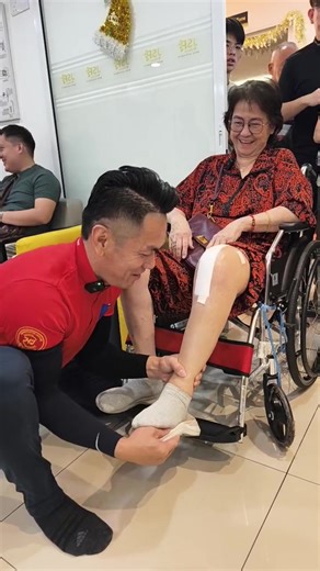 🎄🎄🍎平安夜快乐🍎🎄🎄 【 🔥JSP直播调理】现场演示！了解身体问题根源 90%人不知道的正骨知识专业知识🧠！缓解不适、改善体态就在这场LIVE！💥🎯 真实调理过程公开 | 真人真实反馈 💥你是否长期受颈椎、肩膀、腰椎不适困扰？ 💥你是否想要改善体态、缓解疼痛、提升生活质量？ 💥你是否对正骨疗法感疑惑，想要了解更多专业知识？ 🔥JSP健康直播平台，现场解析，互动答疑，解决你的身体困扰！Master Jack专为你量身定制健康方案！ 🎯直播亮点： 💡揭秘身体酸痛的真正原因——骨骼错位、肌肉失衡？带你深入了解！ 现场案例分享——真实反馈，让你看得明白，学得透彻！ 🎁特价福利回馈——只限JURU门店专属福利，不容错过！ 💎 JSP全面升级，多疗效正骨，让你的身体回归自然平衡！ 🔥 快来预约，带着你的问题，和我们一起探索健康之道！ 🔥 🇦🇺🇨🇦🇺🇸🇸🇬🇮🇩🇮🇳🇹🇼🇭🇰 24/12/2025 LIVE P538 ( 654 ) 询问☎️：012-6649318 / 016-4369318 产品咨询☎️011-55859318