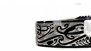 #TOIMĀORI Artist and entrepreneur Sam Mangakahia (Ngāti Huarere) has offered his work to NZ's top musical artists such as Stan Walker and SIX60. The 26-year-old student recently added his Polynesian designs to the guitar of "Roman" from Hawaiian band Kolohe Kai." | Te Ao Māori News