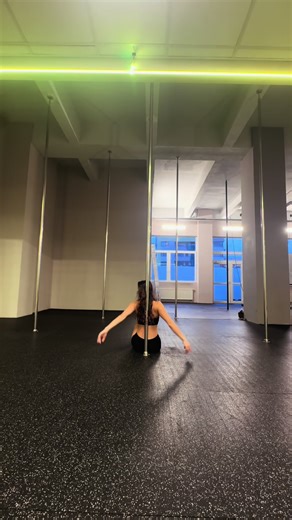 No crazy tricks but it felt good to move ❤️ #poledance #dancer #circus #workout #practice