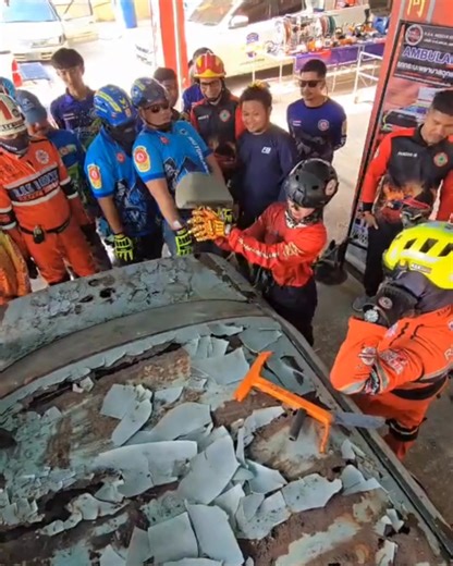 Big Rig Thai Lady Fails This time. Watch Next Video for How she Wins with Holmatro Tooling 🚒 Big Rig Advanced Rescue – Coming to Chanthaburi! 🇹🇭 RSK Rescue Equipment proudly presents the Big Rig Advanced Rescue Symposium 2025, led by world-renowned instructor Randy Schmitz from Canada. Join us in Chanthaburi for an intensive hands-on training event designed for firefighters and rescuers who want to master advanced heavy rescue and EV techniques. Be part of a professional team, learn from the 