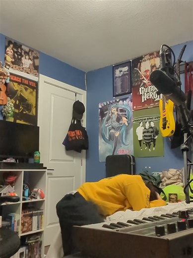 took the microkorg home and immediately had to learn this one #fyp #microkorg #crabcore #metalcore #thedevilwearsprada