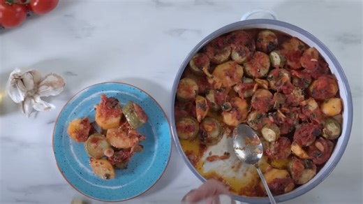 Γρήγορη συνταγή: Κολοκυθάκια στο φούρνο με πατάτες και κρεμμυδάκι - ΣΥΝΤΑΓΕΣ - Youweekly.gr