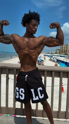 Bodybuilding,shaping, and flexing. muscle flex 💪 #fitness #flex #motivation #calisthenicsworkout