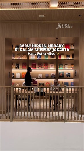 Baru buka! 📚 Ada hidden library di dalam Museum Nasional yang vibes-nya berasa kayak perpustakaan klasik di luar negeri. Koleksi bukunya banyak tentang sejarah, budaya, sampai bahasa. Bisa baca santai di tempat, ada locker room juga buat simpan barang. 📍 Perpustakaan Museum Nasional Indonesia Museum Nasional, Jakarta Pusat 🎟️ Tiket masuk mengikuti harga tiket Museum Nasional Save dulu buat ide ngadem sambil baca di Jakarta #jakartaspotseeker