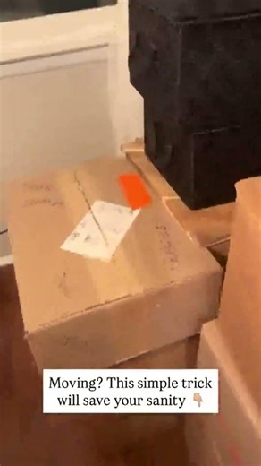 Color-coded tape = a stress-free move!📦🏠 Each color matches a room, so movers (and you) know