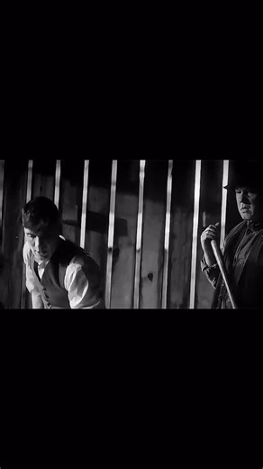 Urias | Chef Brasil on Instagram: "O poder nunca foi o objetivo. Foi a consequência. Quando a vida te ensina cedo que ninguém vem salvar você, o controle deixa de ser ambição e se torna necessidade. Quem sobrevive ao caos aprende uma regra simples: ou você entende o jogo, ou vira peça. A mente fria não nasce da crueldade, nasce da experiência. Da dor que ensina a calcular. Do silêncio que ensina a observar. Da guerra que ensina a decidir sem hesitar. Isso não é sede de domínio. É instinto de per