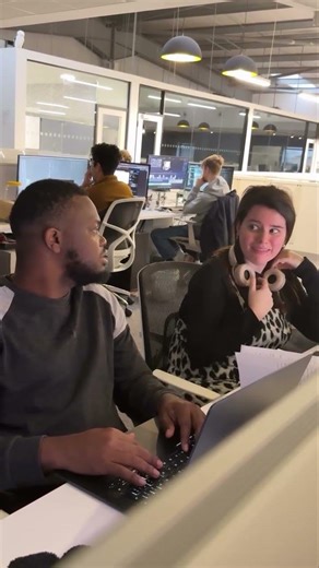 Surely everyone knows headphones = do not disturb 🤫 😆 #shorts