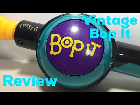 Vintage Original Bop It game from the 90’s. fun challenging party game!