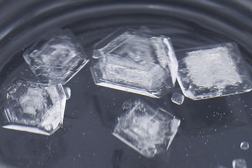 結晶 ｜ 自由研究におすすめ！家庭でできる科学実験シリーズ「120秒の科学」｜ NGKサイエンスサイト ｜ 日本ガイシ株式会社