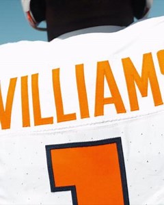 30 consecutive games with a reception and counting. #Illini // #HTTO // #famILLy | Fighting Illini Football