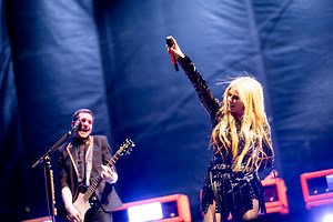 Avril Lavigne announces 'Greatest Hits' album