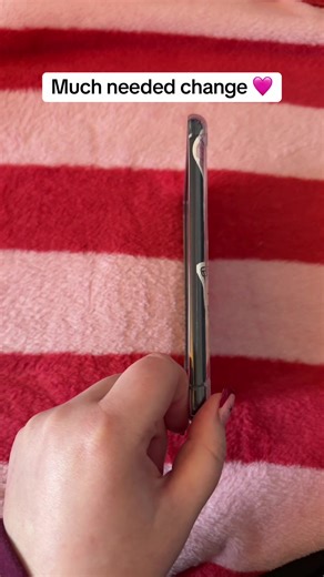 Switching it up for spring by just choosing some fun stickers 💋 #kindle #kindlegirlie #stickers