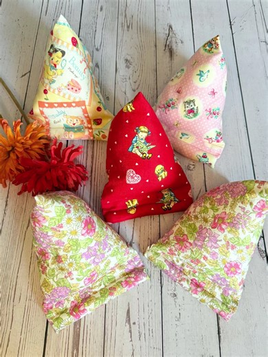 可愛縫紉手作 diy 手機座 療癒小物 快樂時光 #sewing #療癒 #束線帶 #充電線整理 #裝飾 #手作 #縫紉 #手作小物 #布作 #布作小物 #縫紉生活 #手作日常 #生活小物 #文青生活 #束線帶 #收線神器 #線材收納 #桌面收納 #耳機收納 #充電線整理 #療癒小物 #生活儀式感 #日常可愛 #桌面生活 #可重複使用 #環保生活 #慢生活 #溫柔生活 #手作溫度 #裁縫 #재봉 #sewingtiktok #sewingtutorial #sewingtips #sewingtips #sewinghacks #縫紉機 #縫紉機教學 #收納 #手機座 diy #diy #縫紉教學 #簡單縫紉