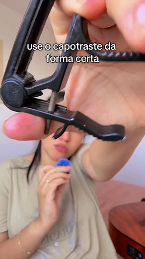 94K views · 1.7K reactions | Você sabe como usar o capotraste no violão? #violão #auladeviolão #aulademúsica #teoriamusical | Kellyta | Facebook