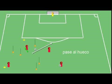 Ejercicio de precisión de pase y tiro para fútbol base