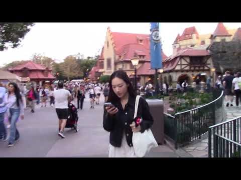 EPCOT - mini train - Germany Pavilion - Disney World
