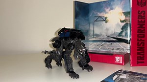 Transformers Studio Series SS-117 Deluxe Dark Of The Moon Hatchet In-Hand Images