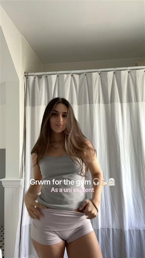 GRWM FOR BACK AND BICEPSSS 🎧💪🏻🧖🏻‍♀️ move your body around a bit today! #grwm #gymgrwm #gymvlog