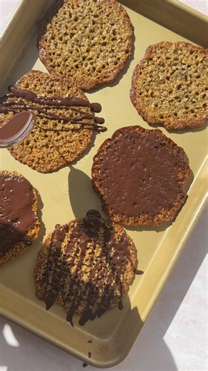 25K views · 113 reactions | ✨ Cookie fans, preheat your ovens! Our NEW Hemp Seed FLORENTINE COOKIES are caramely, crispy, and salty-sweet like the classics. But they're vegan, gluten-free, and made with wholesome ingredients. Just 25 MINUTES and simple methods stand between you and cookie time!   Tap the link for the recipe: https://minimalistbaker.com/hemp-seed-florentine-cookies/ | Minimalist Baker | Facebook