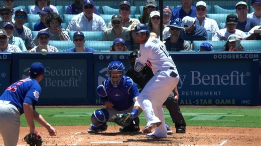 Justin Turner hits an RBI single to left field | 07/10/2022
