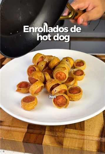 ENROLLADOS DE HOT DOG ✨ Y es que estos bocaditos son súper fáciles y los tienes listos en menos de 20 minutos. Lo mejor es que solo usas dos ingredientes y nada más 🙃. Nos vemos en otro video! #enrolladosdehotdog #hotdog #recetasfaciles #recetasrapidas