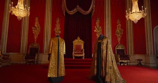 King to reuse gold coronation robes