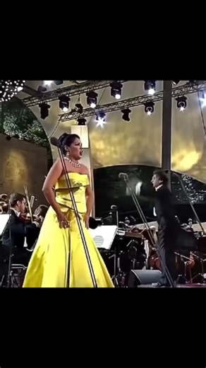 Elma on Instagram: "Anna Netrebko in “Un bel dì vedremo” #music #classicalmusic #classicalmusicians #orchestra #goodmusic #relaxingmusic #mozart #ópera #opera #singer #annanetrebko"