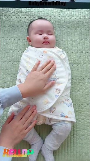 Is Your Newborn’s Startle Reflex Disrupting Sleep? Try the Baby Sleepsack Solution!#Shorts
