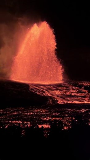 这次旅行太开心了，在夏威夷火山国家公园看到了火山喷发，完美😄