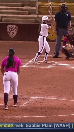 Make It Bounce TWICE 2️⃣🥎 Slapper Checklist 👋 ✅ MIF BEHIND the baseline ✅ Hunt over the plate ✅ Trust your depth to get the bounce you want ✅ RUN 🏃‍♀️💨 Looking for an in-depth guideline to being a great slapper? Check Out Essentials of Slapping Course! It has credible drills, in-game examples, preps, and tools to get you started! 🔗 Link in Bio #slapping #slapper #softball #slaphitting #slappingdrills