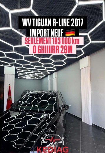 Volkswagen Tiguan R-Line Import neuf Modèle 2017 183 000 km SUV élégant, spacieux et très confortable, idéal pour la ville comme les longs trajets. Version R-Line avec une très belle finition sportive et une excellente tenue de route. • Finition R-Line • Intérieur cuir • Grand écran tactile • Caméra / radars de recul • Climatisation automatique • Jantes R-Line • Volant multifonctions • Full options • Très bon état général Véhicule propre et bien entretenu, aucun frais à prévoir. Prix : 28M Pour 