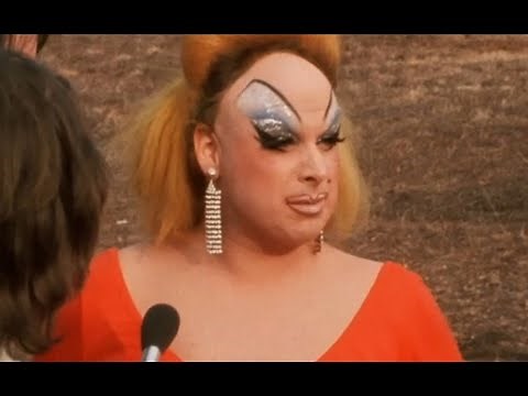 PINK FLAMINGOS (1972) Clip - Divine