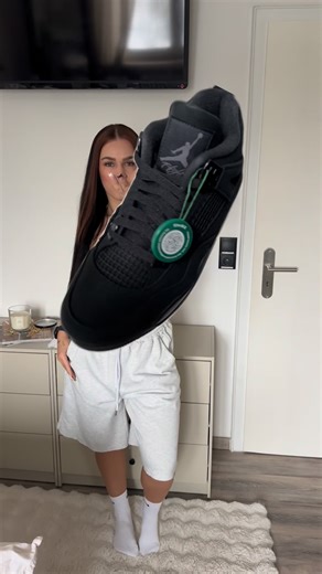 Carina Vogt on Instagram: "Ad| How to style Jordan 4 Retro Black Cat and give them an eye catching moment 🖤 got them from my fav store @stockx #stockxsneakers #stockxverified #grwm #winteroutfitinspo #streetwear"