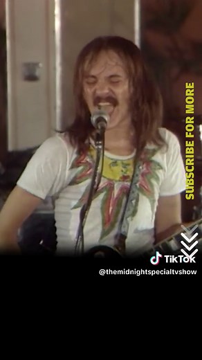 “30 Days in the Hole” is often regarded as one of Humble Pie’s greatest songs 🤘 Watch them perform it live with The Blackberries, November 30, 1973. Full performance on our YouTube via link in bio 🔗 #themidnightspecial #humblepie #theblackberries #30daysinthehole #70smusic