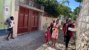Waaaawww….yon bèl supriz pou Madame Marie Rosena Bertrand. | ELIE C MÉDIA