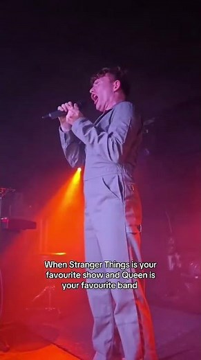 Mickey Callisto sings "Who wants to live forever" LIVE