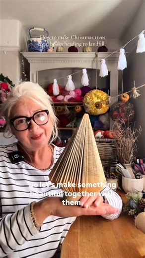Julieanne Martin on Instagram: "For those asking, here is the simple version of “how to make” Christmas trees from books heading to landfill. 🌲🌲🌲#christmascrafts #howtomakebookchristmastrees #christmascraftideas #papercraftideas"