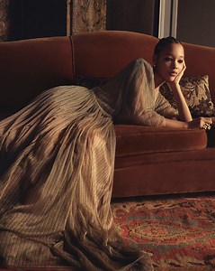 Discover the subtle splendor of the new 'Dior Gold' capsule, part of the Spring-Summer 2021 collection on.dior.com/ss21 by Maria Grazia Chiuri. A treasured Dior code since the start, this precious metal receives an understated interpretation as glimmering accents in striated textures and multicolored mesh on pieces from graceful gowns to a 'Dior Book Tote' and 'J'Adior' slingbacks, a sinuous skirt and elegant sweater. This exclusive capsule can be found in special pop-ups inside all Dior boutiqu