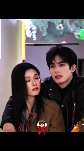 คืนสิ้นปีทีม #LoveForYou จูงมือกันออกงาน #DragonTVsNewYearsEveGala ทีมเค้าเลยมีคอนเท้นคอนใจออกมานิดหน่อย พ้อมปล่อยซีนเรียกน้ำย่อยก่อน กค 555 เรียกล่วงหน้านานเกิ้นคุณพรี่ ละน้อลซ่งกะน้อลจิ้งเป็นพระนางที่เล่นคู่กันละเคมีดีมาก เหมือนคนโตมาด้วยกันจิงๆไม่มีเขินเลยน่าร้าก #จางจิ้งอี๋ #ซ่งเวยหลง #เรียกข้าว่าฮูหยินอันดับหนึ่ง