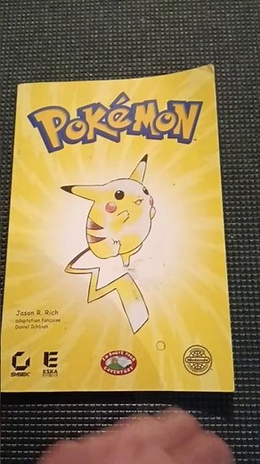 Pokemon Yellow Official Nintendo Guide in French Game Boy