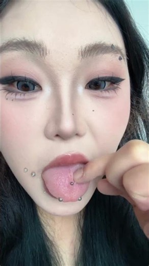 我现在基本上都是基础款的 有款式的戴不了#关于穿孔那点事儿 #舌钉 #舌尖钉 #梨涡钉 #唇面钉