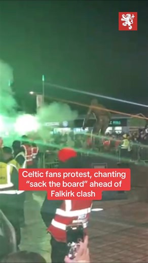 Celtic fans have gathered in anger ahead of tonight’s game following the shock resignation of Brendan Rodgers 🚨 #celtic #brendanrodgers #parkhead #scottishfootball | Daily Record
