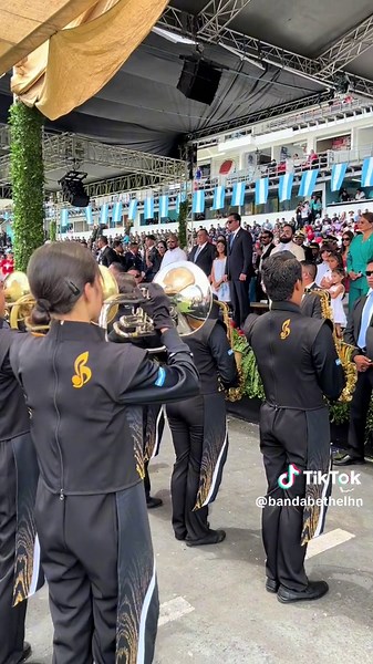 ¡ESFUERZA Y SE VALIENTE! 🙌🏻🤩 . . . . #FirmesyAdelante #LoMejorDeLoMejor #BMB #Bethel #LaCeiba #BethelGuard #Drumline #BMBcolorguard #BethelCG #ChampionshipInternacional #Honduras #Septiembre #Tegucigalpa #FiestasPatrias